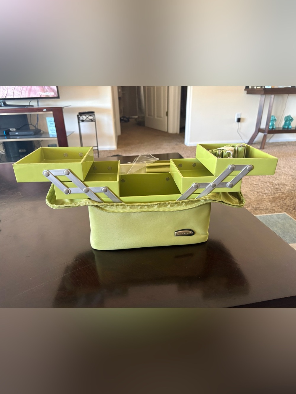 Travelon Makeup Train Case / Cosmetic Organizer Lime Green